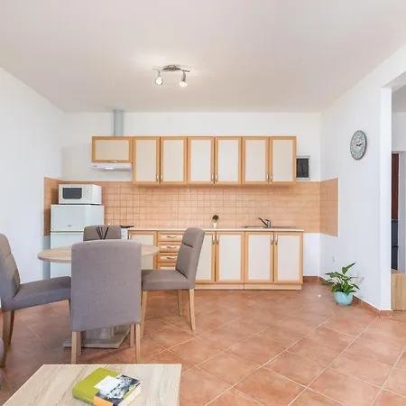 Apartment Cozy Little Place In Amazing Istria Peroj